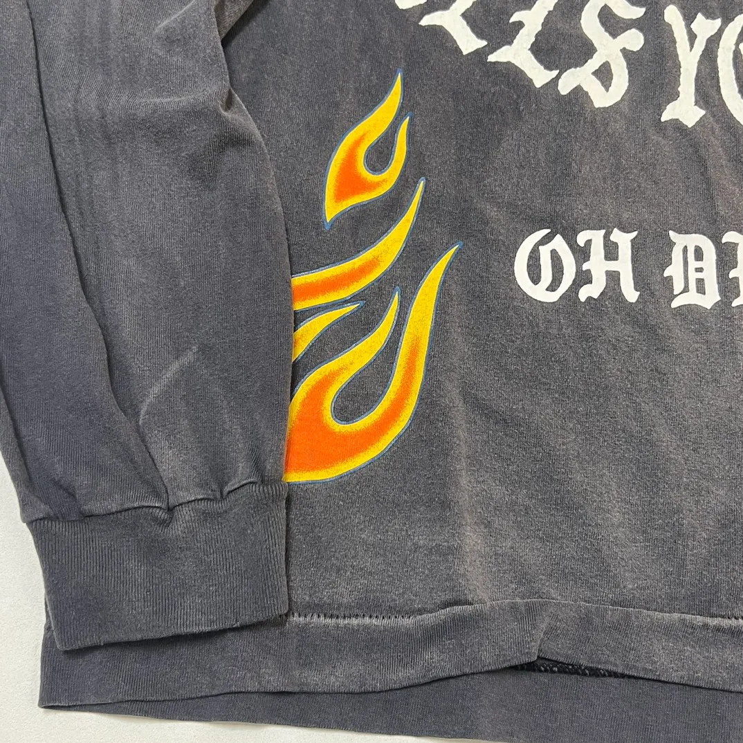 SAINT Mxxxxxx M/AFTER LS_TEE/BLACK Flame arrow Letter M retro distressed long tee Washed black S-XL Tubular fabric Assute ready-made garments dyed The whole piece is sprayed with horse-hair spray and then sprayed again to fade the color. The collar and cuffs are frayed. Many places are frayed. Extra large printing position. Very difficult to print. Complete accessories. With little angel anti-counterfeiting label.